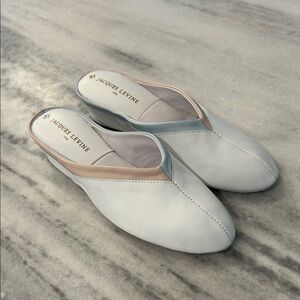 Jacques Levine #4640 Slipper “The One with the Trim” White/Multi sz 5.5 AA